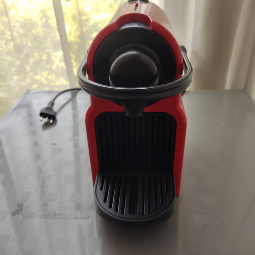 Cafetera Nespresso Inissia Color Rojo C40 - Imagen 2